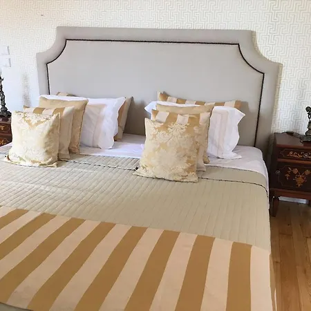 Chiado 4-bedroom Flat Апартаменты *