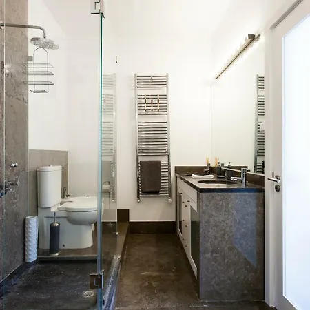 Chiado 4-bedroom Flat Лиссабон