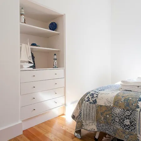 Chiado 4-bedroom Flat Апартаменты Лиссабон