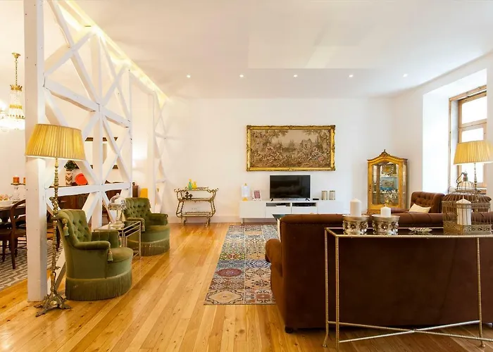 Chiado 4-bedroom Flat * Lisboa