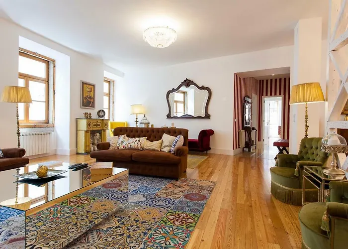 Διαμέρισμα Chiado 4-bedroom Flat