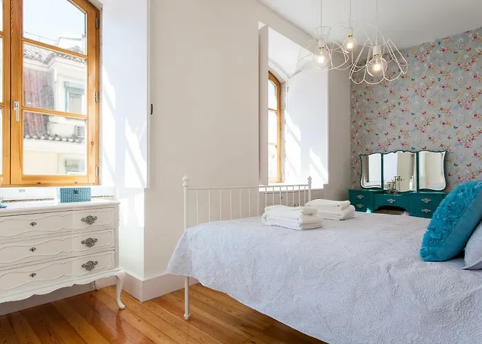 Διαμέρισμα Chiado 4-bedroom Flat