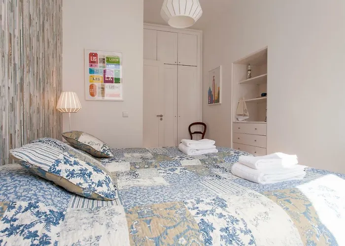 Chiado 4-bedroom Flat *