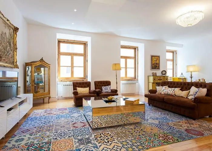 Chiado 4-bedroom Flat