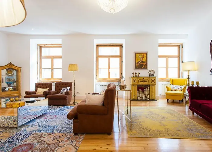 Chiado 4-bedroom Flat *