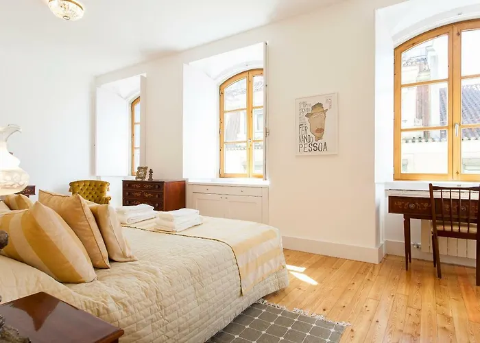 Διαμέρισμα Chiado 4-bedroom Flat *