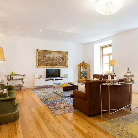 Chiado 4-bedroom Flat דירה ליסבון