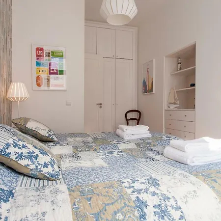Chiado 4-bedroom Flat *