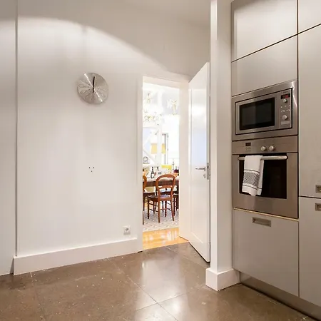 Chiado 4-bedroom Flat *